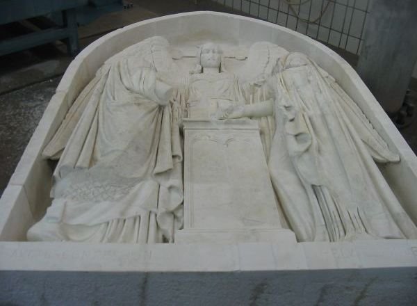 Restaurierte Sandsteinfigur nach der Instandsetzung