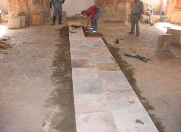 Reinigung eines historischen Bauteils